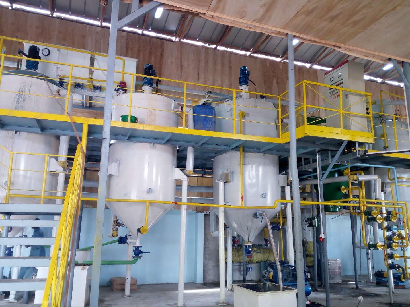 Peanut oil refining machine