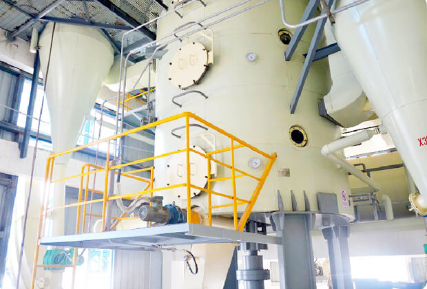 edible oil refining equipment with tanks and processing vessels