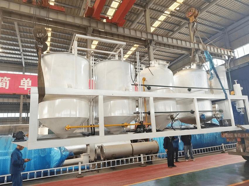 Stainless steel equipment used in a palm oil fractionation section