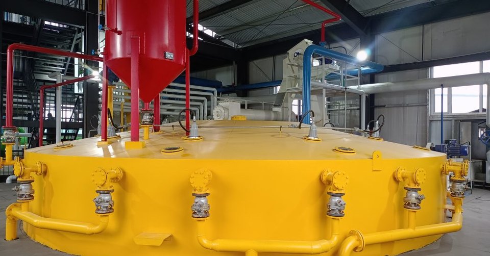 Rotocel extractor installed in an oilseed solvent extraction workshop